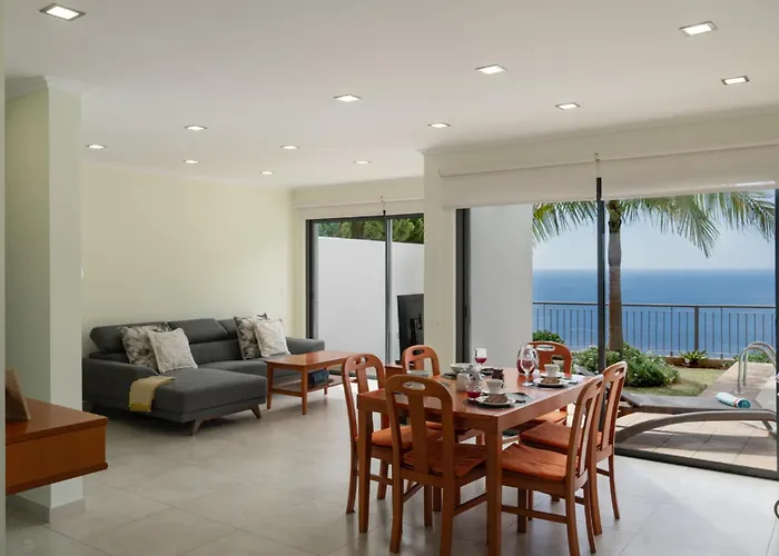 Vila Ourmadeira - Casa Amaro Mar *